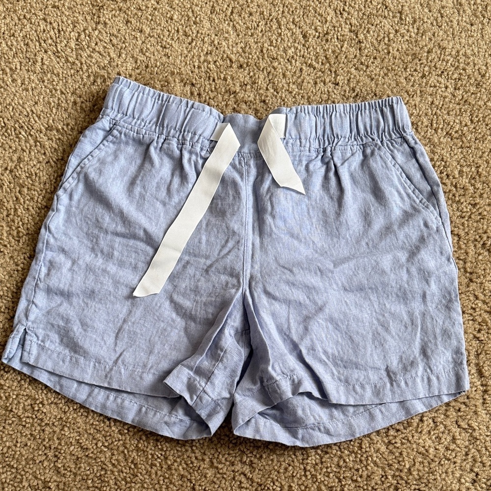 Ellen Tracy Light Blue linen Shorts